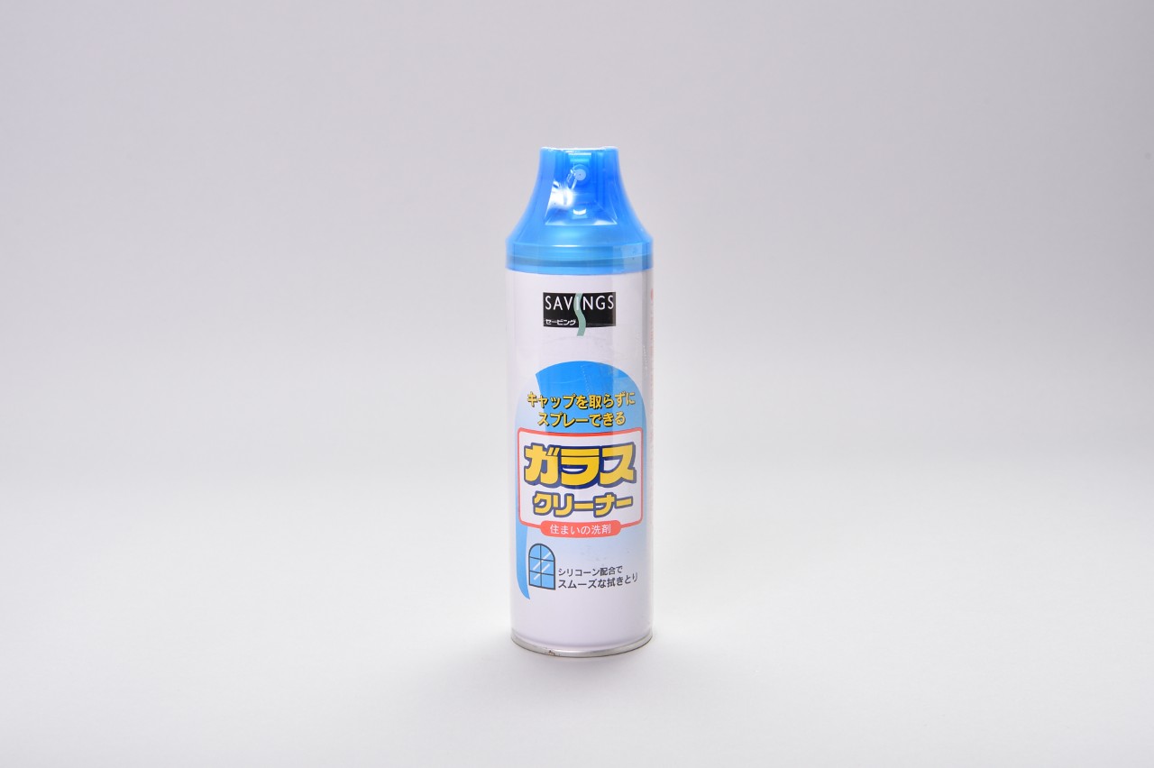 キャップを取らずにスプレーできるガラスクリーナー